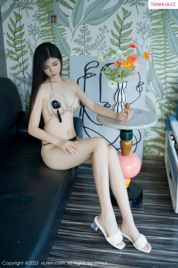   [XiuRen]高清写真图 2023.07.03 No.7012 雪糕CiCi 美腿清纯第41张图片